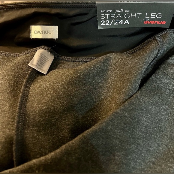 Avenue Women's Gray Pants Stretch Ponte Straight Leg Size 22/24 New with Tags - Picture 3 of 3